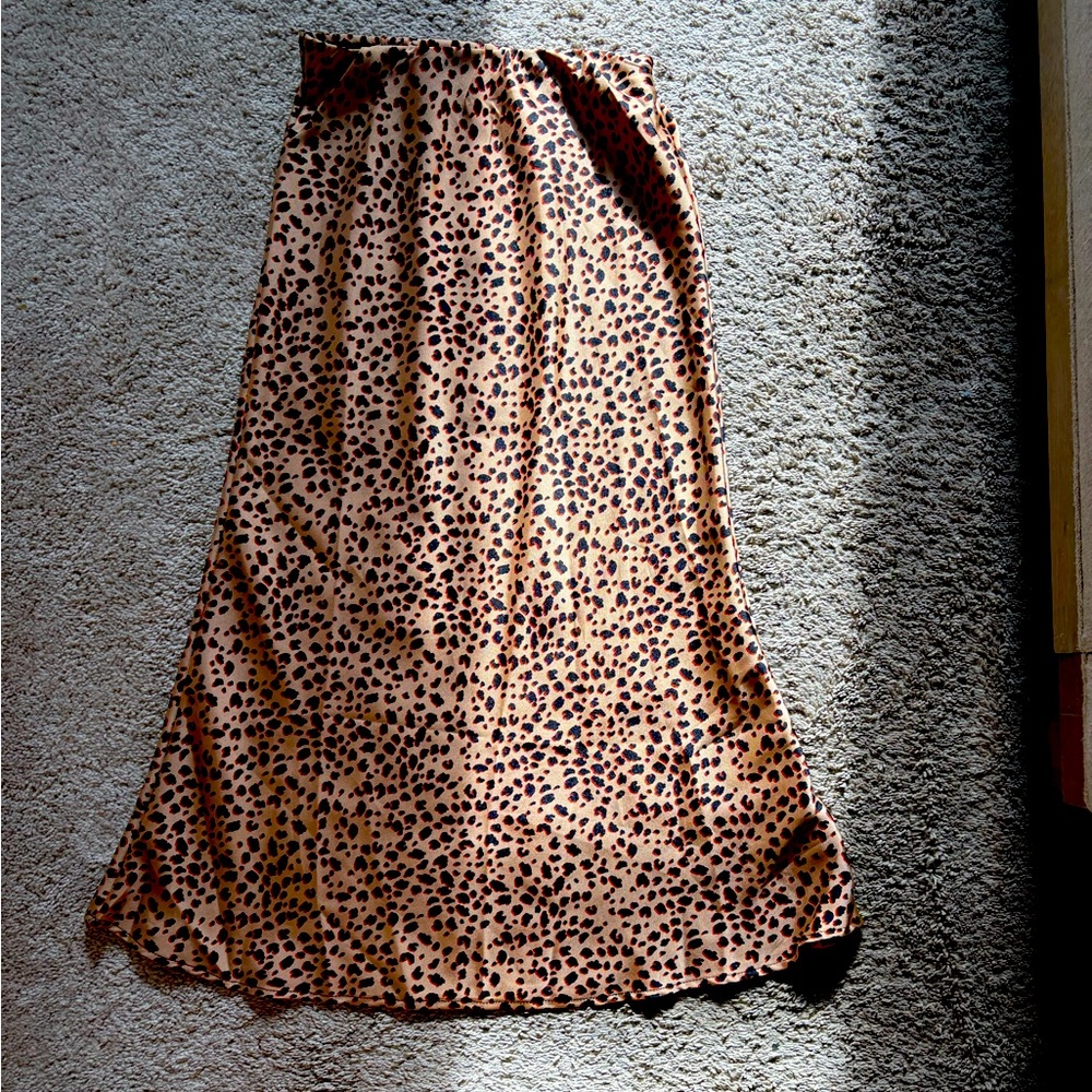 Leopard Print Skirt 100% polyester. Size Xs / or US 2
